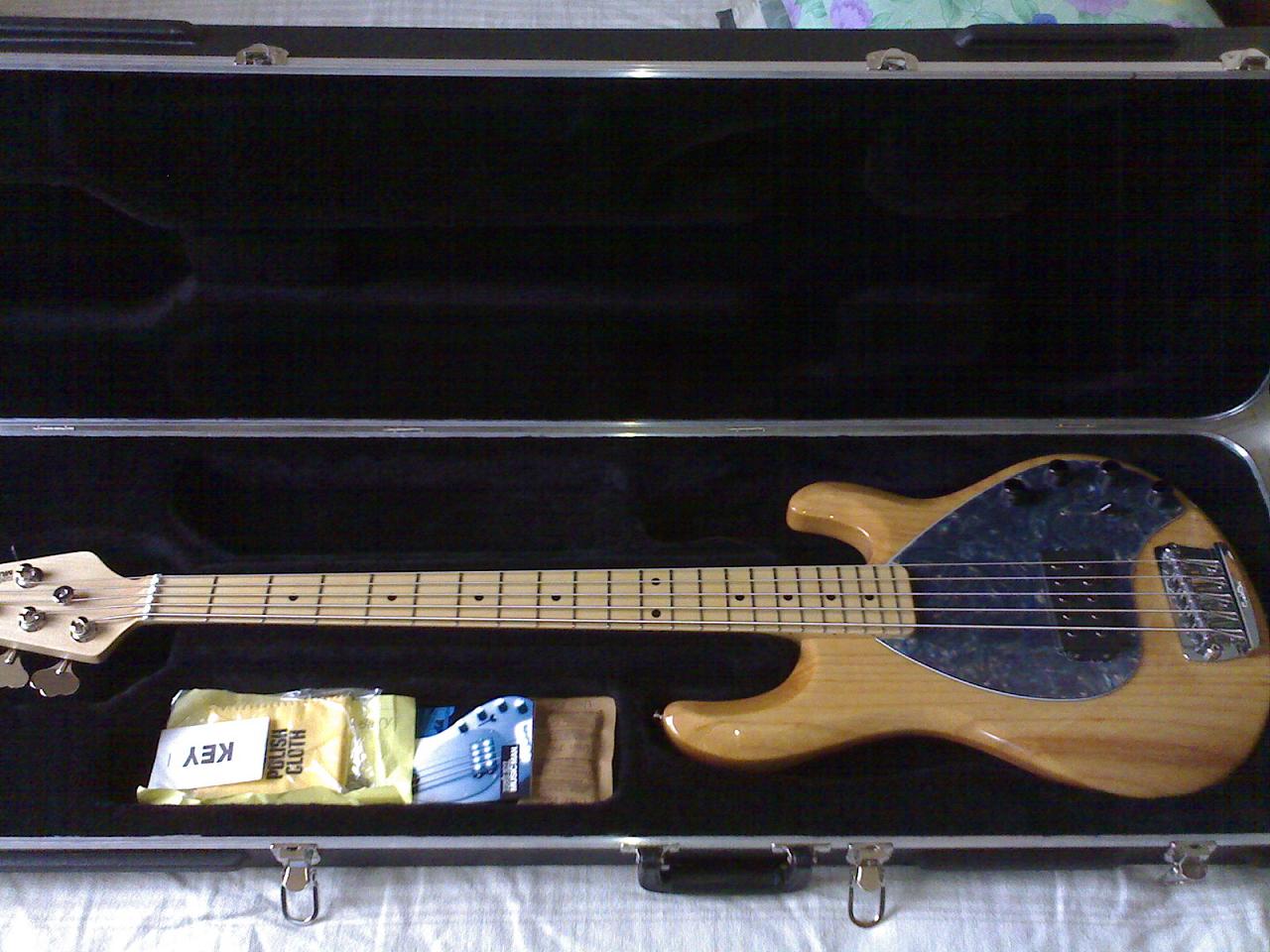 MUSICMAN STINGRAY5.JPG