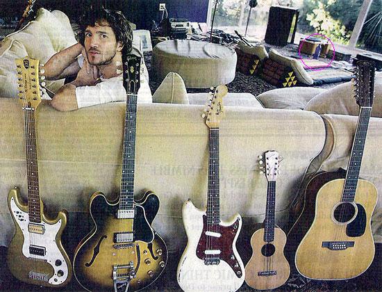 frusciante-5guitars.jpg