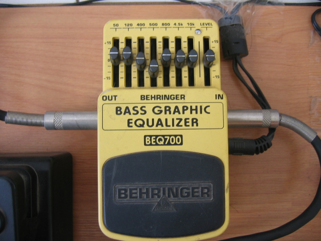 BEHRINGER BASS EQ