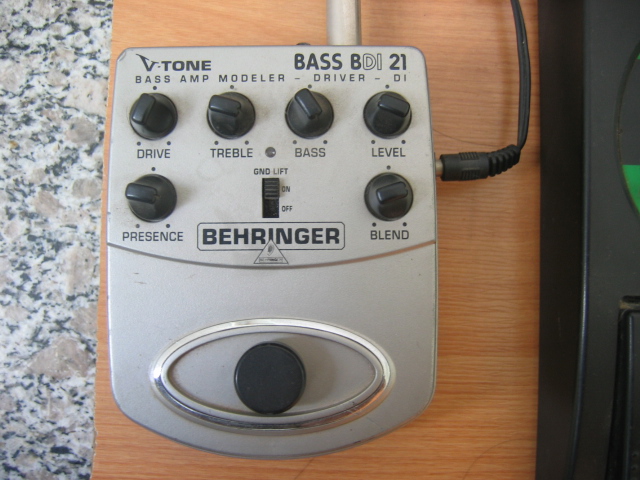 BEHRINGER BASS BDI 21