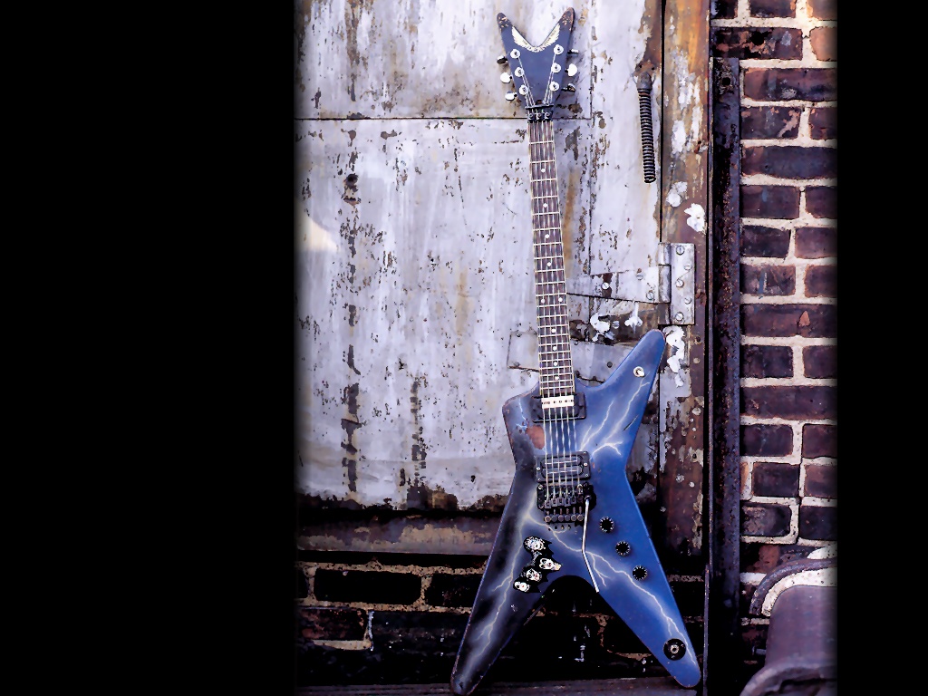 S4w-GTSW-016-DimebagDarrell's_ML_Dean.jpg