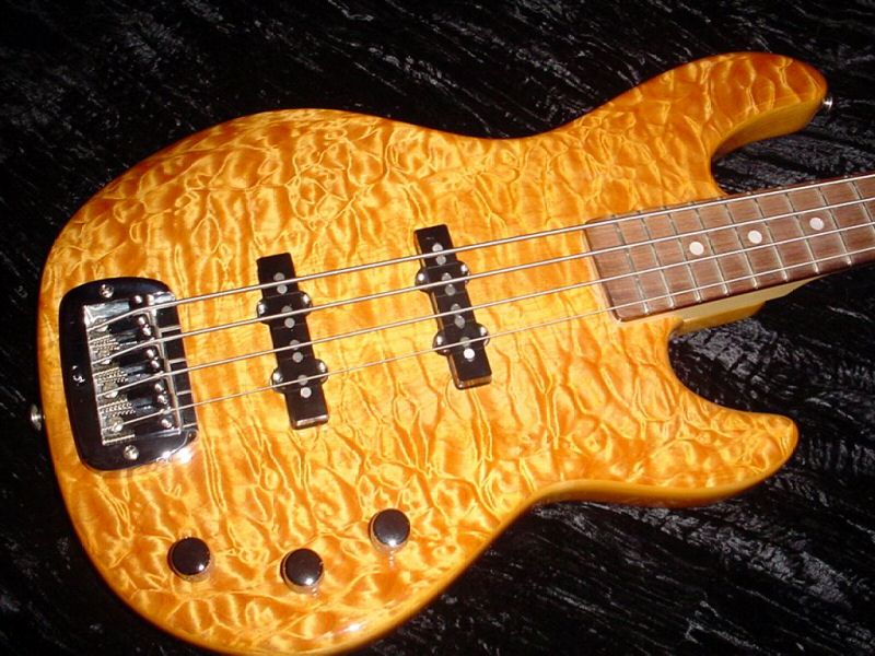 G&L JB-2 USA JAZZ BASS PREMIUM QUILT MAPLE TOP6.jpg