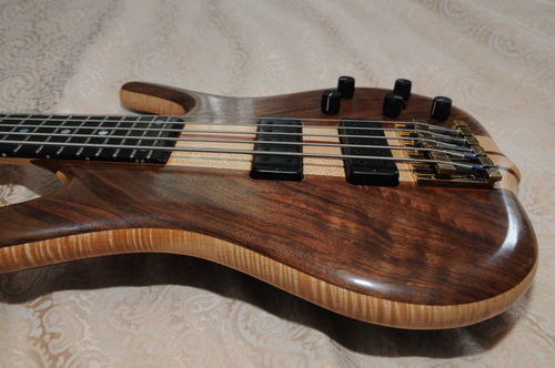 basses825.jpg