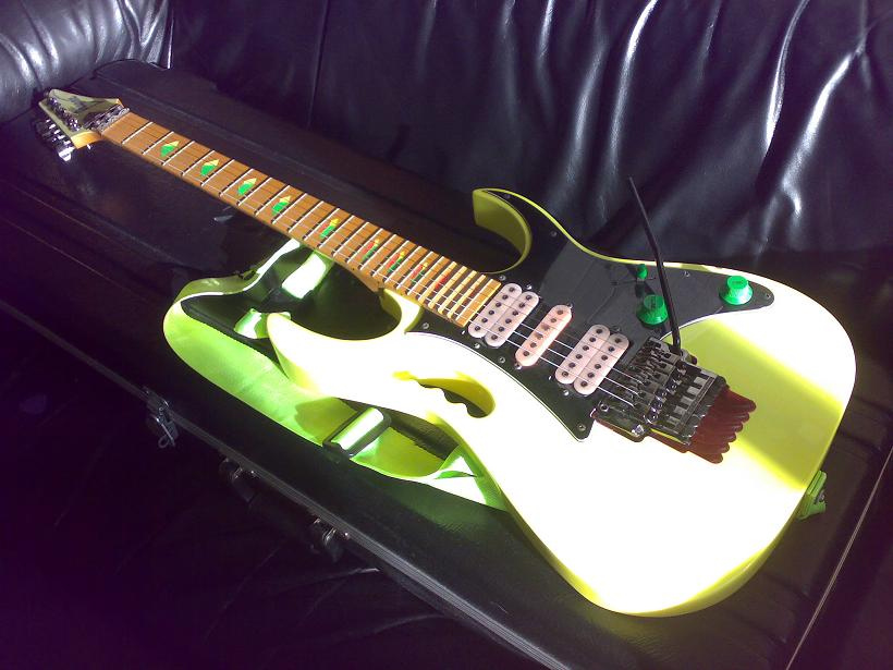 Ibanez JEM777DY Desert Sun Yellow.jpg