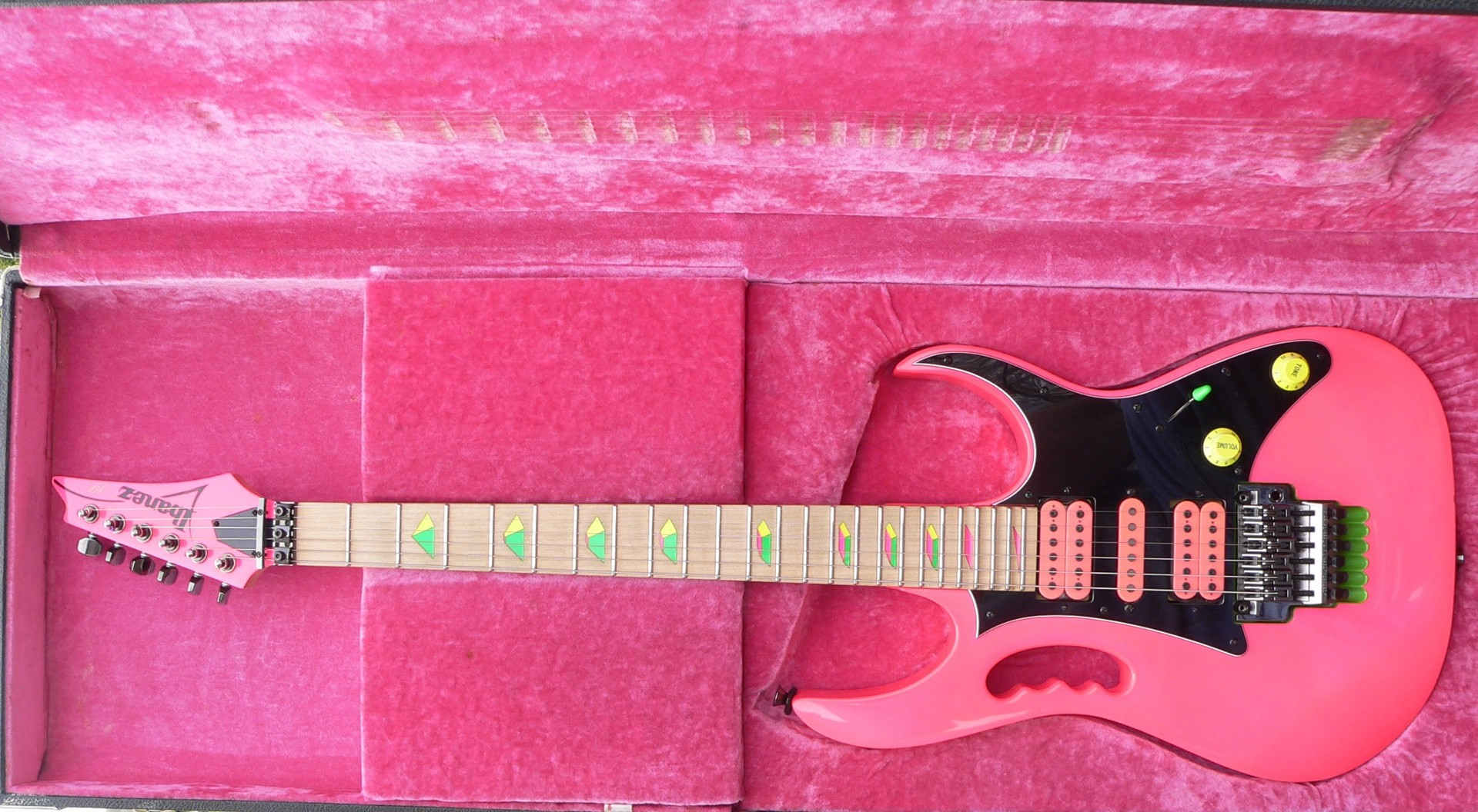 Ibanez JEM777SK Shocking Pink.jpg