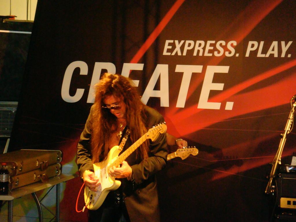 Yngwie NAMM 2009.jpg