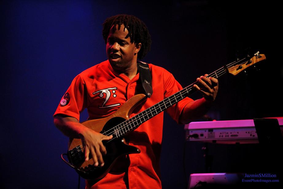 victor wooten001.jpg