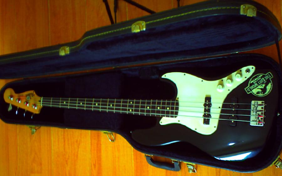 fender bass.jpg