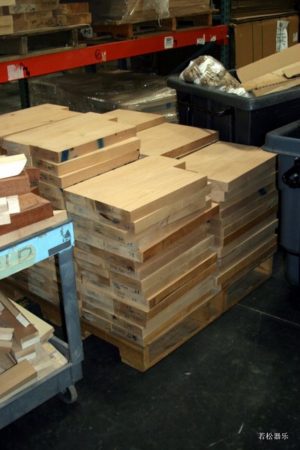 除了JACKSON，所有琴身木材都和这一堆出自同一个木材商