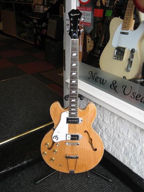 Epiphone-Casino-Left-Hand-Natural.jpg