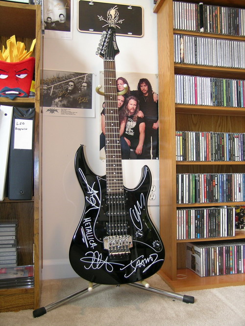 Yamaha RG signed by Metallica2.jpg