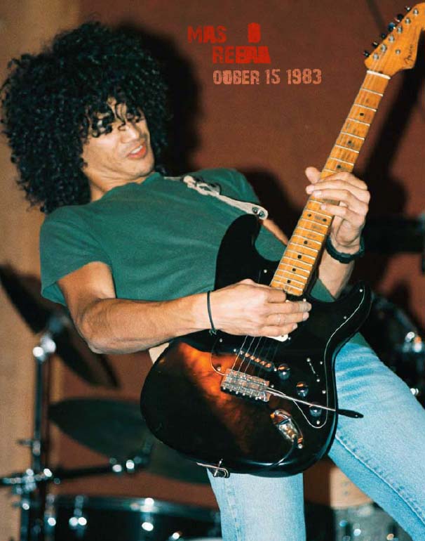 Slash playing a Fender ？sh.jpg