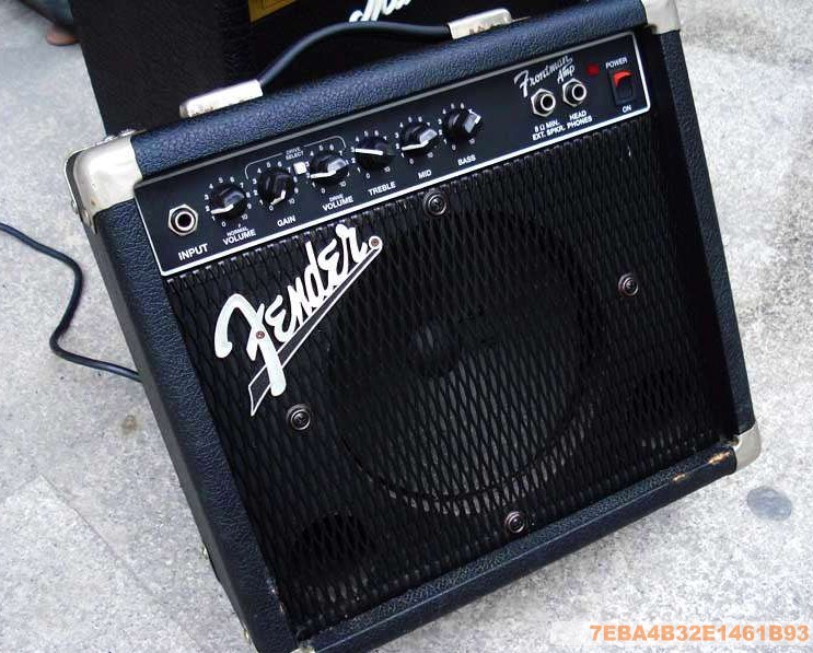 FENDER FRONT MAN.jpg