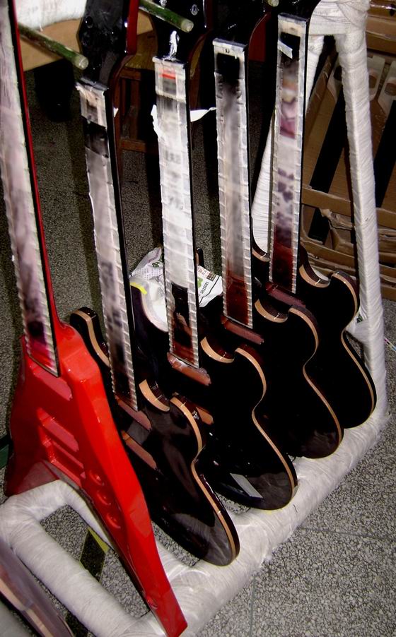 DBZ-Guitars-Paint-Room089.jpg