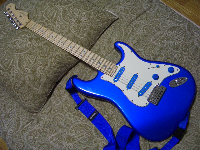 Fender USA American Stratocaster Chrome Blue.jpg