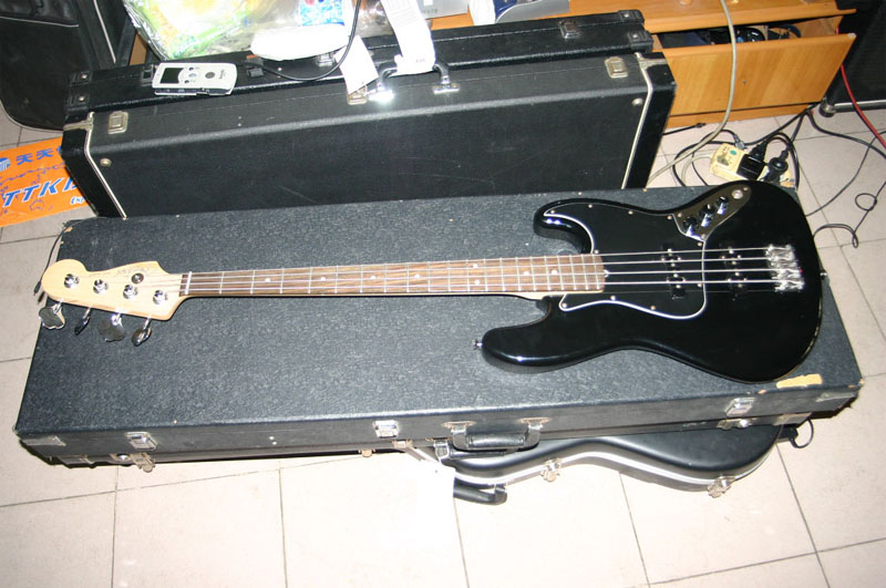 Fender Bass 60th.jpg