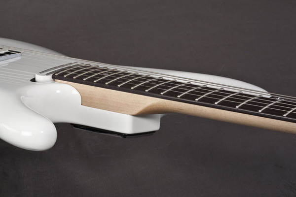 JS2400WH_neck.jpg