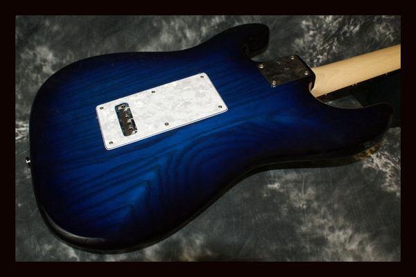 g&l-legacy-hb-blueburst-02-04.jpg