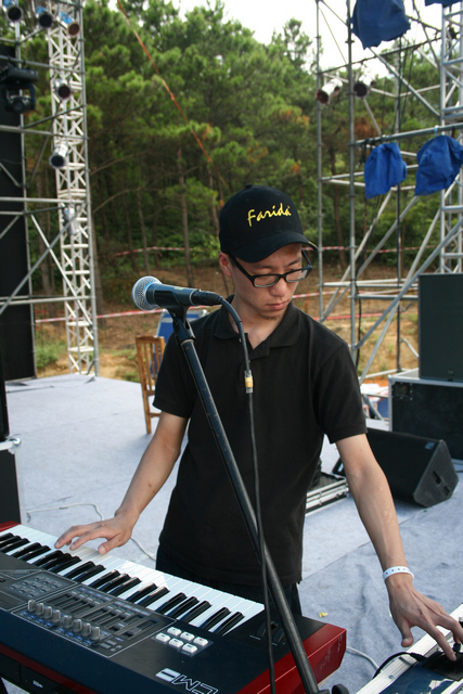 惘闻乐队键盘手.jpg