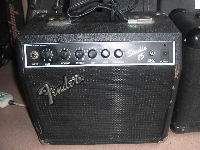 FENDER STUDIO 15 AMP 日本.JPG