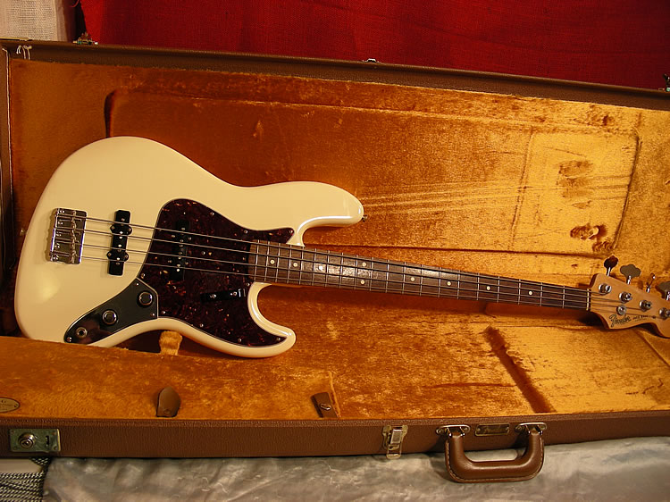 Fender 62 Reissue Jazz Bass (11).jpg