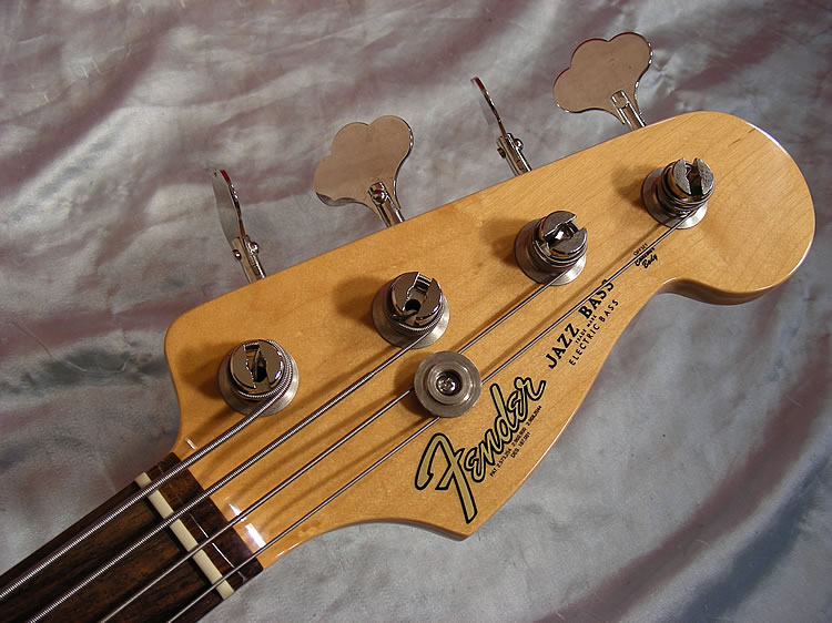 Fender 62 Reissue Jazz Bass (4).jpg