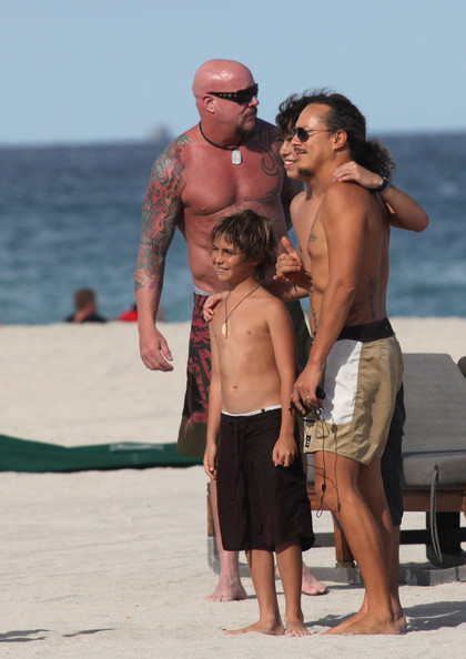 Metallica+hits+the+beach+Pj_j4IVjCUMl.jpg