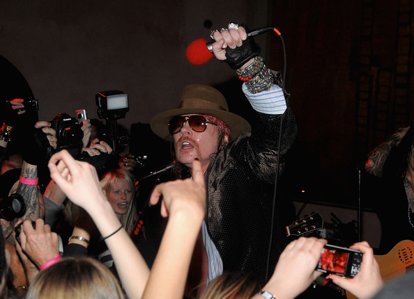 Guns+N+Roses+Live+Nur+Khan+Rose+Bar+Sessions+B1sNFcR7FVBl.jpg