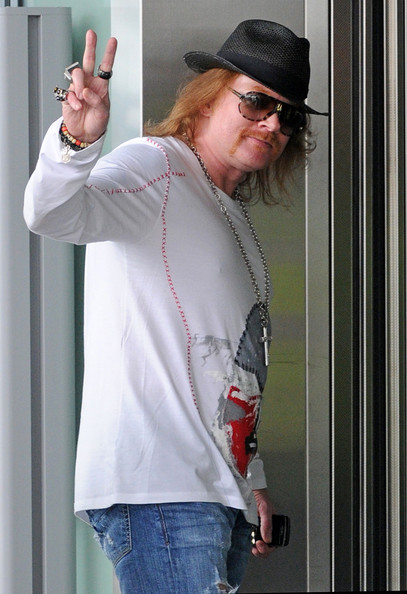 Axl+Rose+leaves+in+peace+lfowawe-b1Ml.jpg
