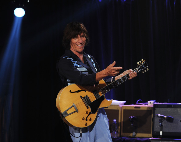 Jeff+Beck+Commemorates+Les+Paul+95th+Birthday+K9QcvSdcMLQl.jpg