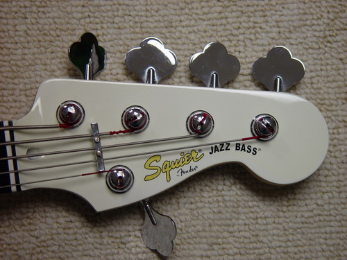 2007SquireJazzDeluxe5String003.jpg