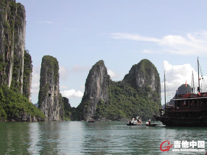 Baie_along_vietnam.JPG