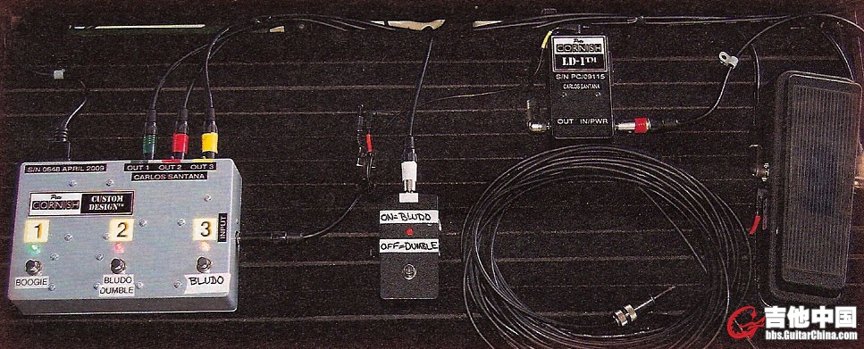 Santana_Carlos_pedalboard_2010_VGmag.jpg