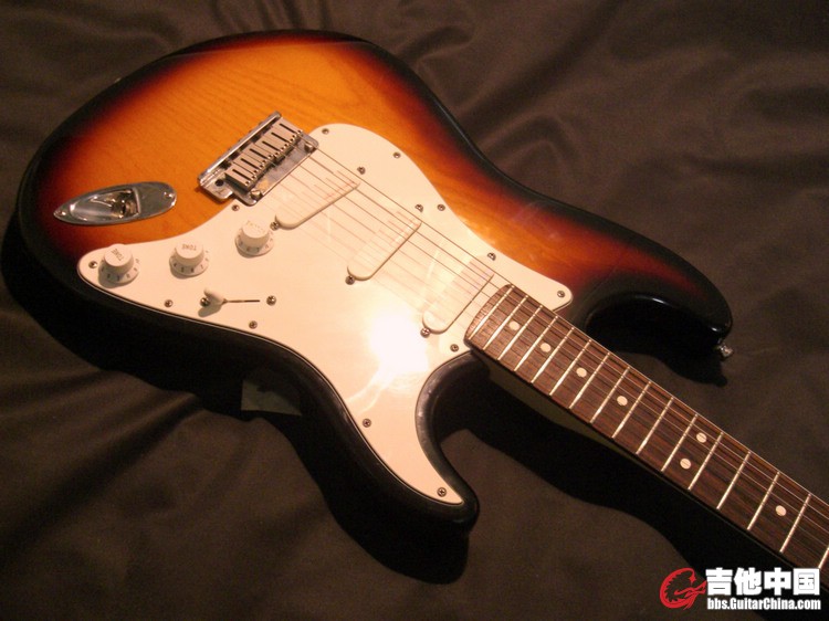 Fender USA  PLUS STRATO 010-7500 (12).jpg