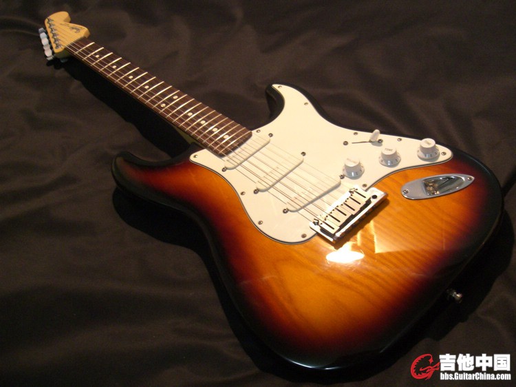 Fender USA  PLUS STRATO 010-7500 (0).jpg