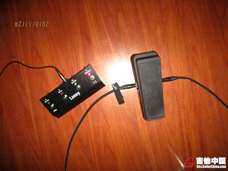 就一个哇音一个Swich没有别的效果器