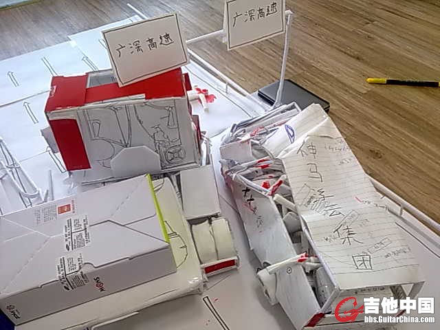 由于夜深，小车内的司机由于车辆动力有限。并没有超速，由于事发路段以及被事发车辆占据。小车虽然踩了刹车 ...