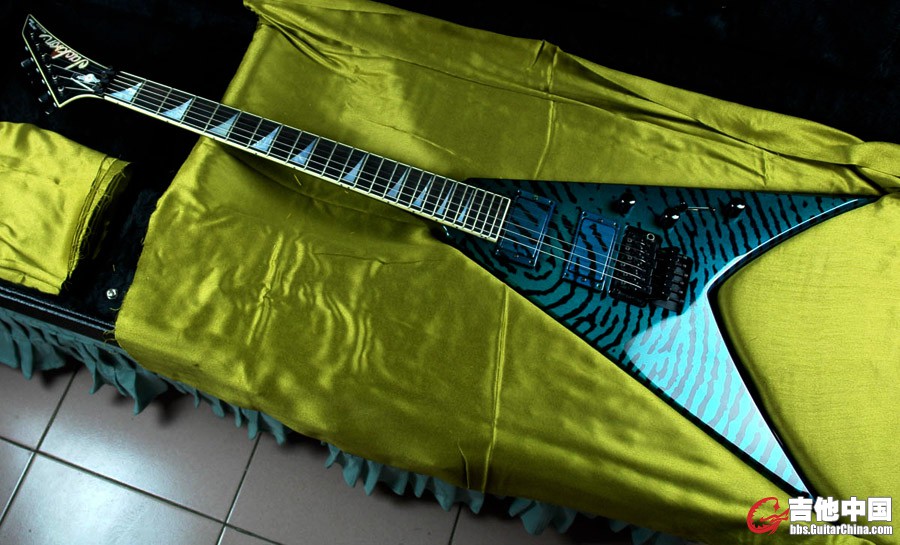 Jackson_Custom_Shop_Mike_Learn_Concept_King_V_1.jpg