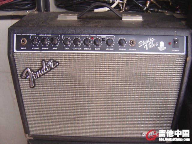 FENDER V TUBE.jpg