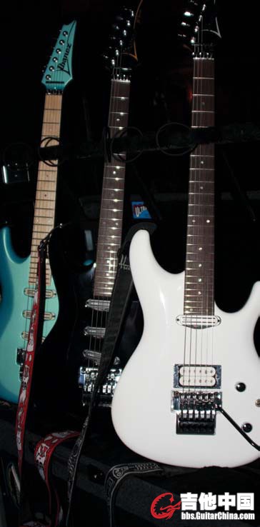 Joe_Satriani_Guitar_Rig_02.jpg