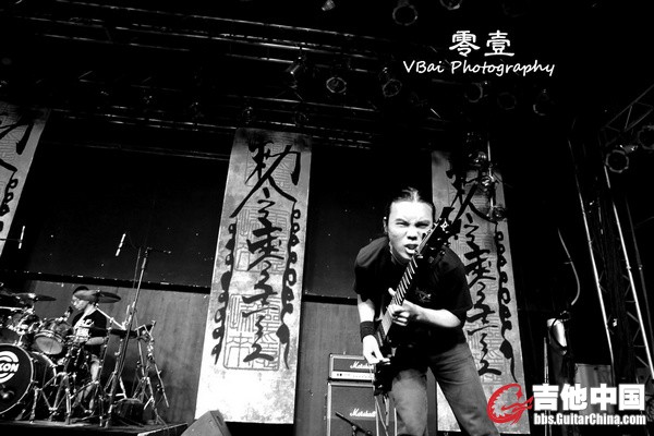 43-2011.4.23专场前。零壹吉他老梅，老龇牙~~~~ 　.jpg