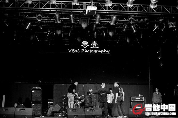 37-2011.4.23零壹乐队星光现场。中午，布置现场中。.jpg