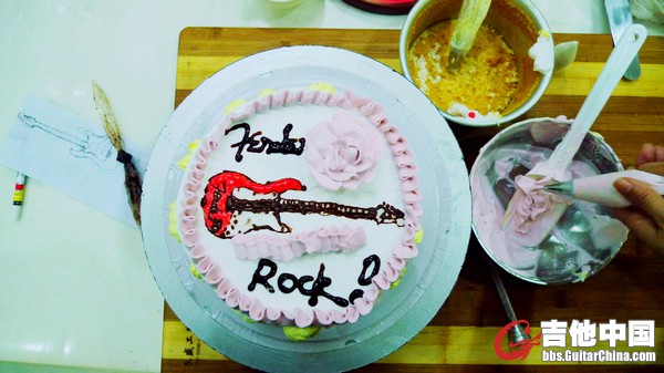 FENDER蛋糕200.jpg