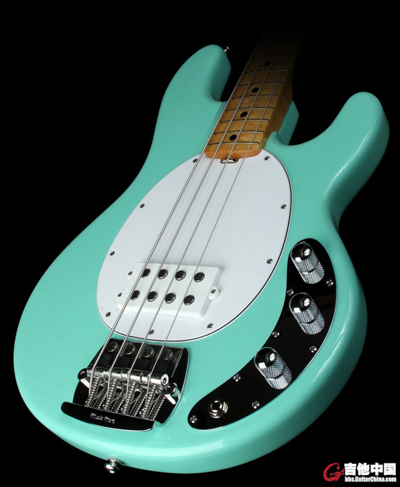 Music_Man_Stingray_Classic_Mint_Green_155_B052155_1.jpg