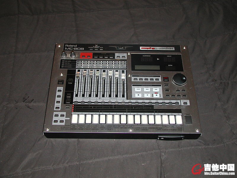 800px-Roland_MC_808_Groovebox.jpg