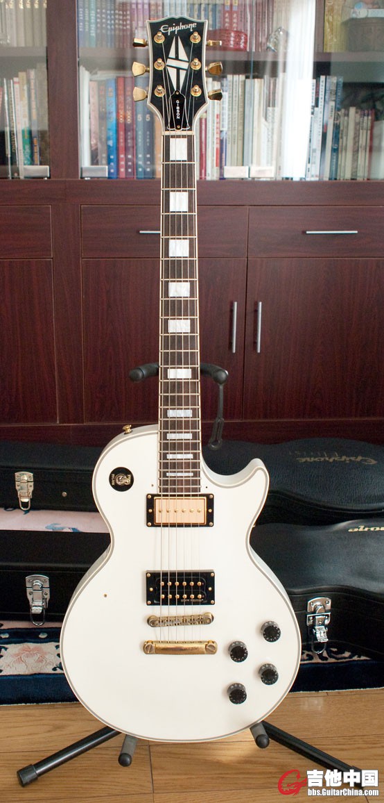 MIJ Alpine White Les Paul Custom 001.jpg