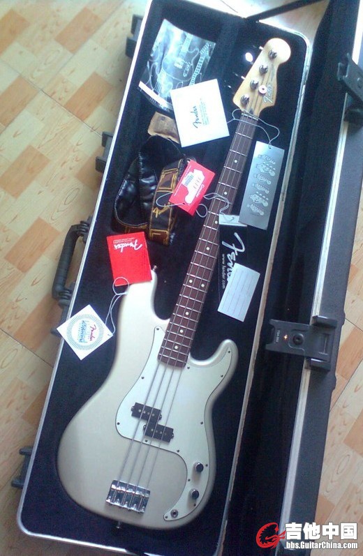 FENDER BASS.jpg