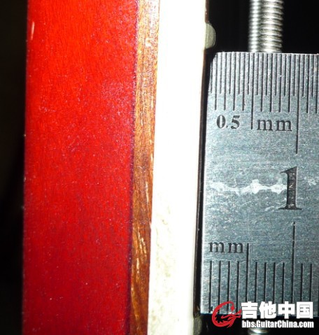 图为标准音第七品。十二品品丝到弦下方为5.5mm