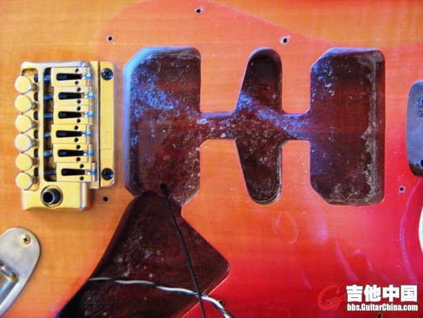 Guitar143_调整大小.jpg