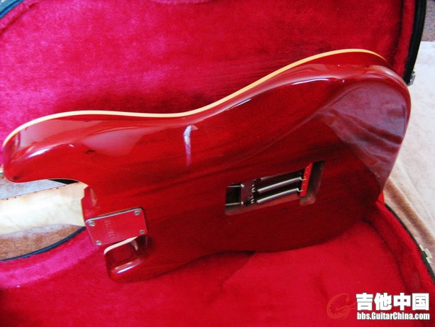 Guitar015-1_调整大小.jpg